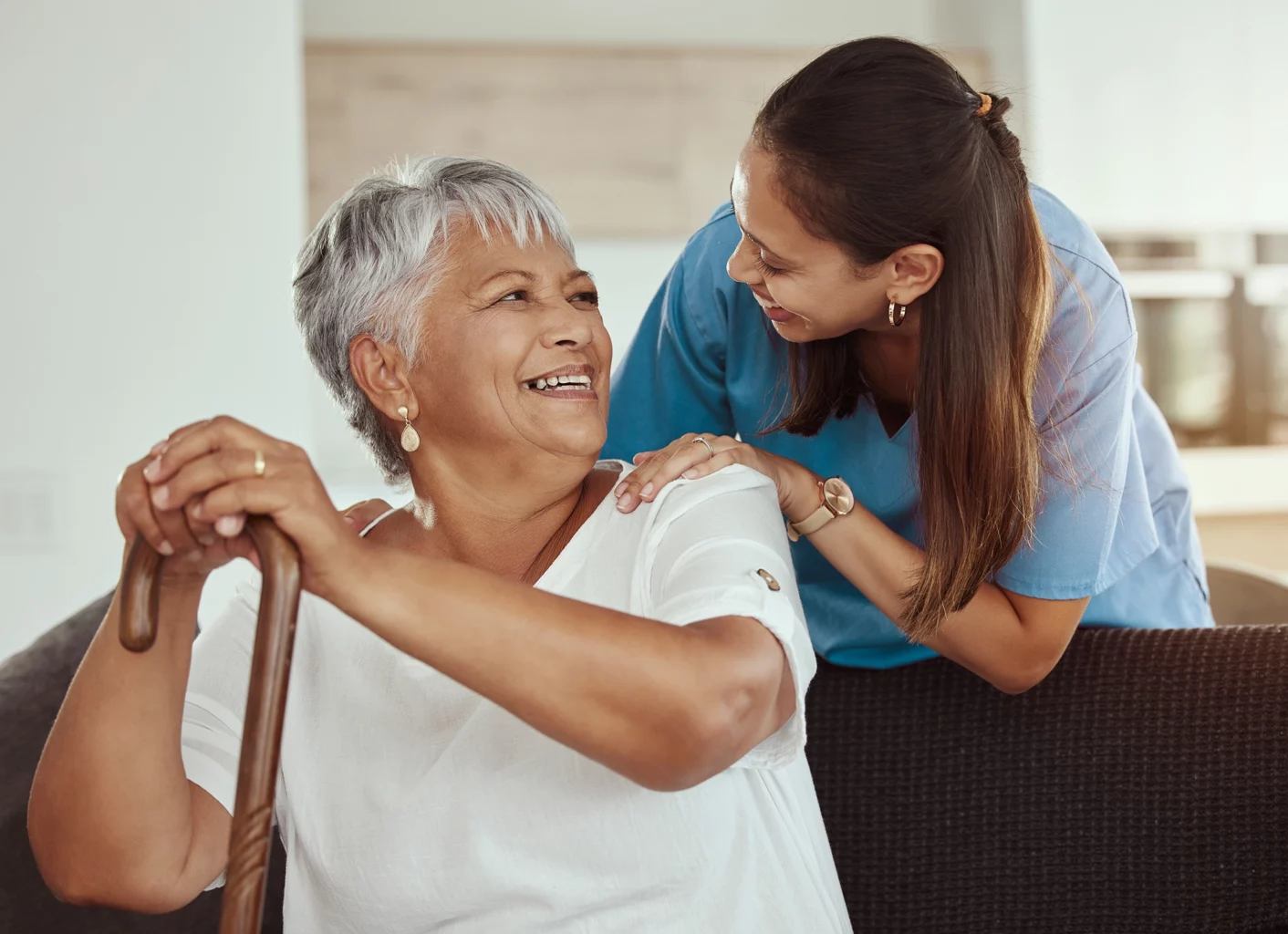 SALMON Health and Retirement staff member congratulating a resident on their physical therapy progress