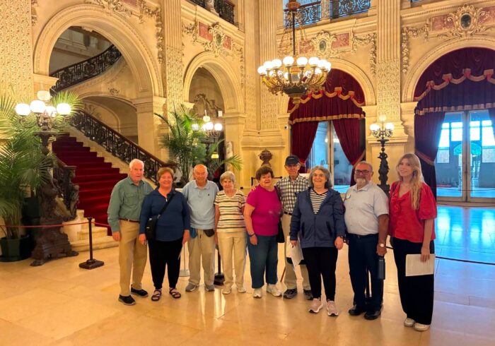 Medway The Willows Residents Visiting Mansion