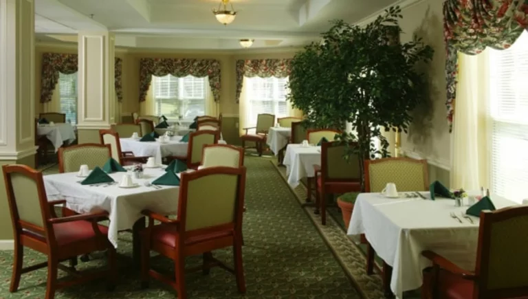 SALMON at Northborough Whitney Place dinning room